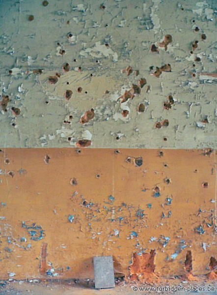 SNCB site de Ronet - (c) Forbidden Places - Sylvain Margaine - Bichromie