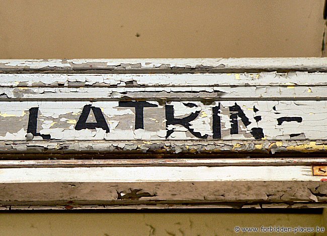 SNCB site de Ronet - (c) Forbidden Places - Sylvain Margaine - Les toilettes