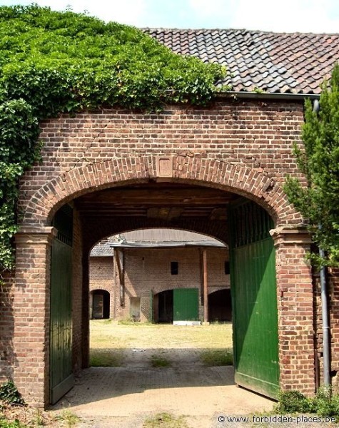 Otzenrath ghost town - (c) Forbidden Places - Sylvain Margaine - The farm again.