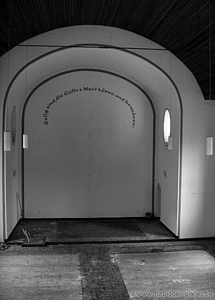 Pueblo fantasma de Otzenrath - (c) Forbidden Places - Sylvain Margaine - Empty church