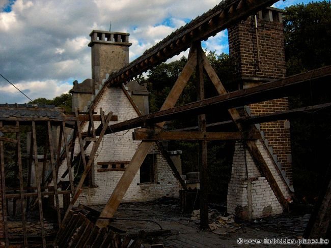 Manoir d'Erpent - (c) Forbidden Places - Sylvain Margaine - Toit