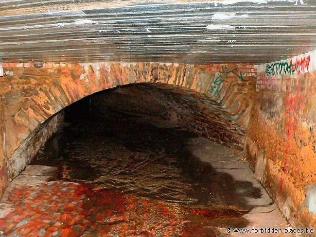 Australian underground drains - (c) Forbidden Places - Sylvain Margaine - Adelaide, Adelaide Darkie. Old brick drain.