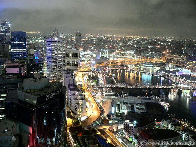 Australian rooftops - (c) Forbidden Places - Sylvain Margaine - Sydney, 35th floor