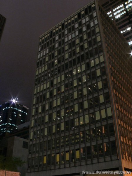 Australian rooftops - (c) Forbidden Places - Sylvain Margaine - Melbourne, king size tag