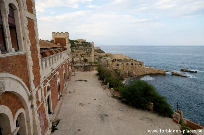 Portopalo's castle - (c) Forbidden Places - Sylvain Margaine - The abandoned fish cannery is not far.