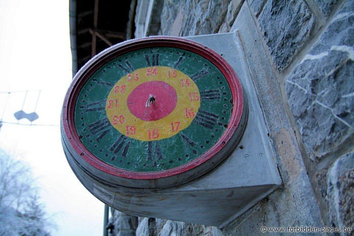 La Goutte d'eau - (c) Forbidden Places - Sylvain Margaine - Horloge verso