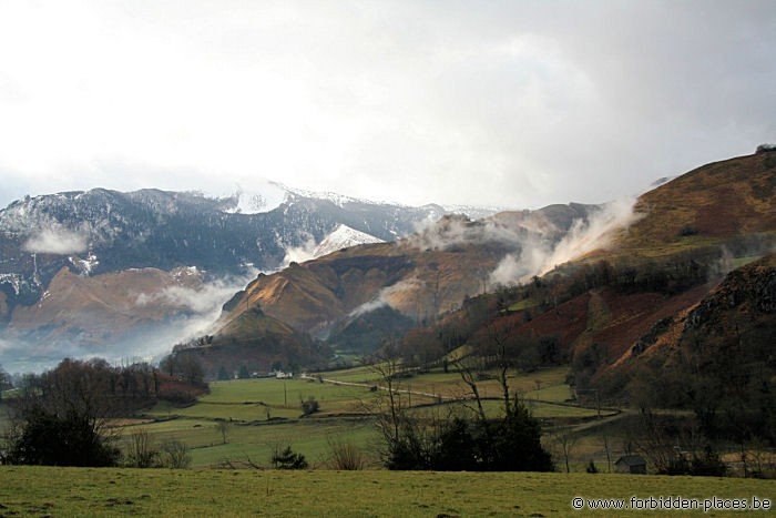 La Goutte d'eau (the 'Water Drop') - (c) Forbidden Places - Sylvain Margaine - Pyrénées!