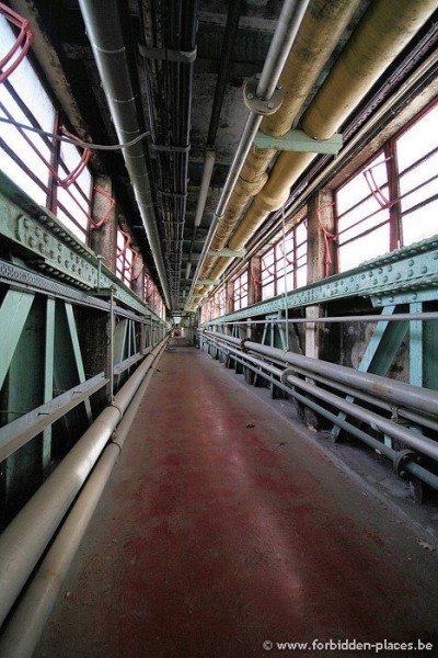 Park Royal Guinness Brewery - (c) Forbidden Places - Sylvain Margaine - Bridge between 2 buildings