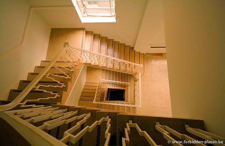 Park Royal Guinness Brewery - (c) Forbidden Places - Sylvain Margaine - Admin building, stairway