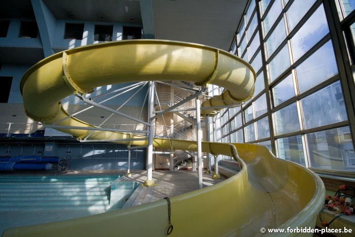 La piscine de la Sauvenière - (c) Forbidden Places - Sylvain Margaine - Le vieux toboggan