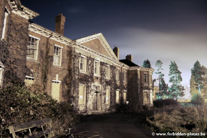 West Park mental hospital - (c) Forbidden Places - Sylvain Margaine - Admin building