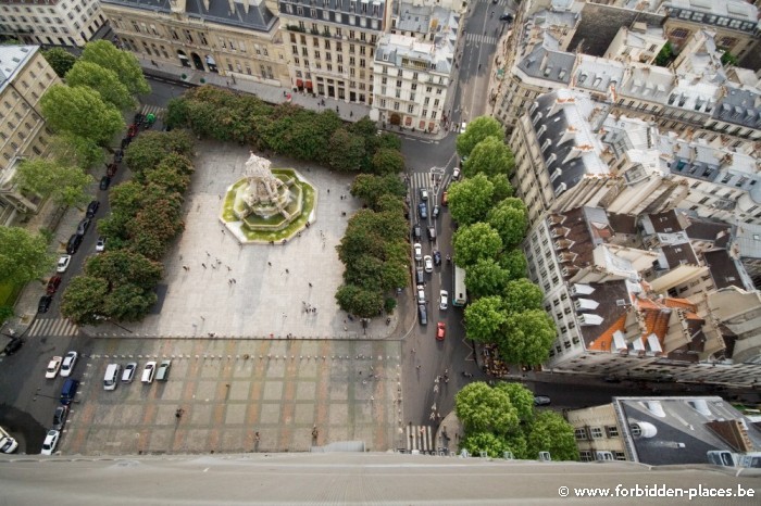 Les secrets de Saint Sulpice - (c) Forbidden Places - Sylvain Margaine - Vue sur la place du haut de la plus haute tour