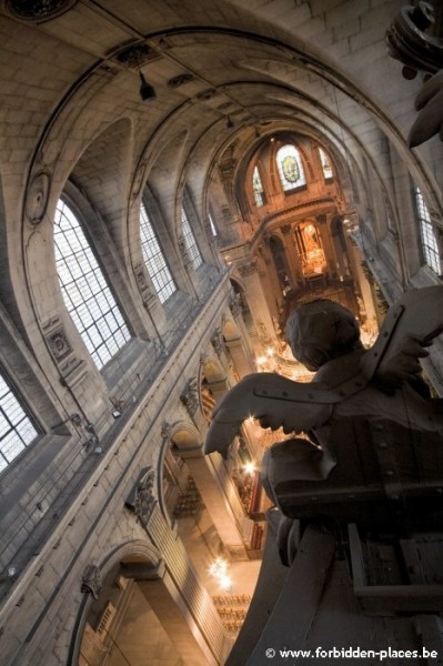 Saint sulpice secrets - (c) Forbidden Places - Sylvain Margaine - Overlook above the organ