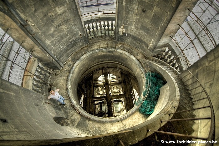 Les secrets de Saint Sulpice - (c) Forbidden Places - Sylvain Margaine - Le toit du monde