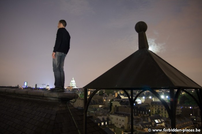 Los secretos de Saint Sulpice - (c) Forbidden Places - Sylvain Margaine - Tightrope walker