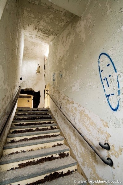 Sea View Children Hospital - (c) Forbidden Places - Sylvain Margaine - Stairs
