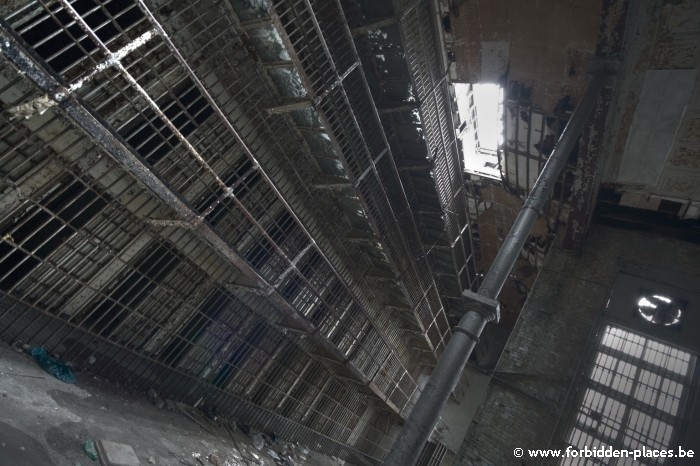 La prison de Newark - (c) Forbidden Places - Sylvain Margaine - 5. Les cellules s'entassent sur 3 étages