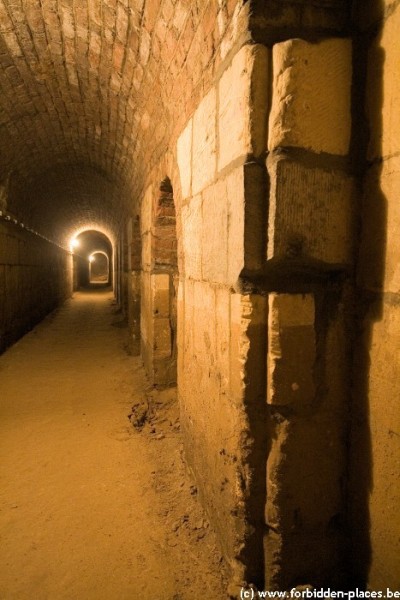 Maastricht casemates - (c) Forbidden Places - Sylvain Margaine - Lit gallery