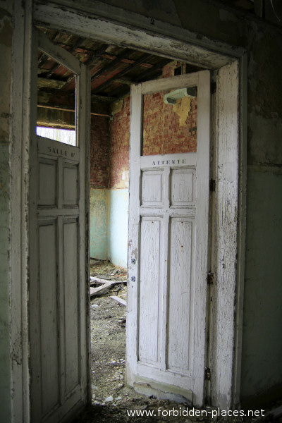 Fort de la Chartreuse, Liège - (c) Forbidden Places - Sylvain Margaine - 18- Salle d'attente de l'hôpital