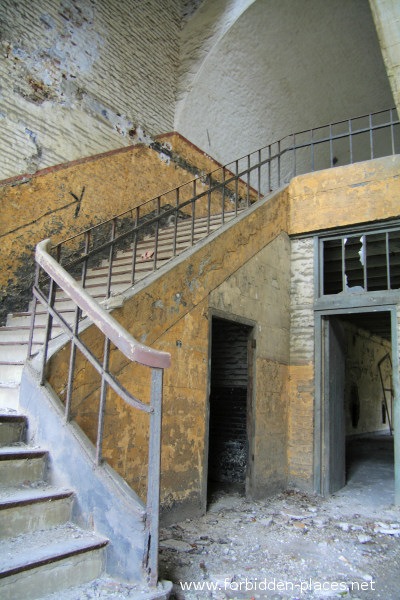 Fort de la Chartreuse, Liège - (c) Forbidden Places - Sylvain Margaine - 19- Encore un escalier