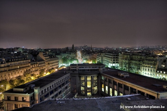 Le palais de Chaillot - (c) Forbidden Places - Sylvain Margaine - Backside view