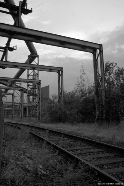 The mysterious steelworks - (c) Forbidden Places - Sylvain Margaine - Rails