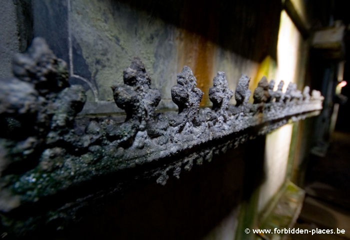 The abandoned crypt - (c) Forbidden Places - Sylvain Margaine - f2.8