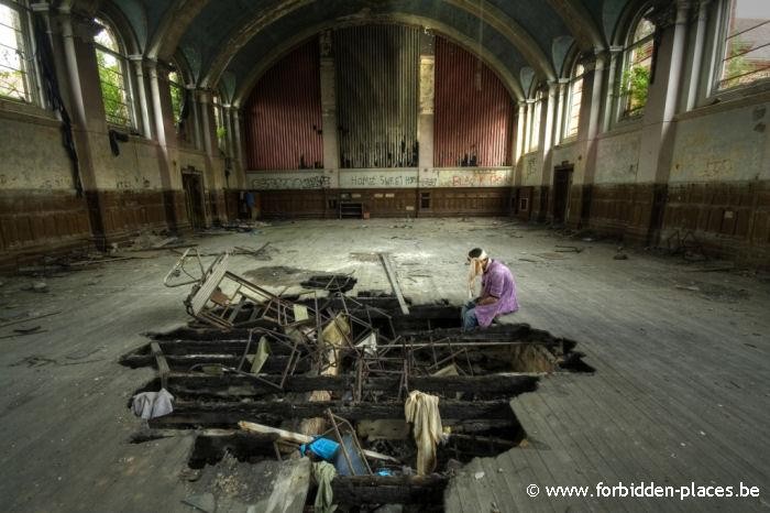 Hellingly hospital (East sussex mental asylum) - (c) Forbidden Places - Sylvain Margaine - In the theater