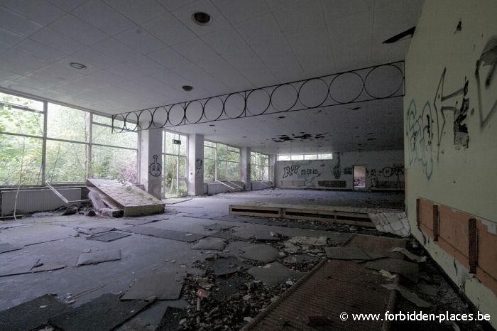 Hellingly hospital (East sussex mental asylum) - (c) Forbidden Places - Sylvain Margaine - The old refectory