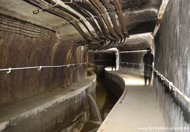 Las alcantarillas de Bruselas - (c) Forbidden Places - Sylvain Margaine - Bourse main sewer