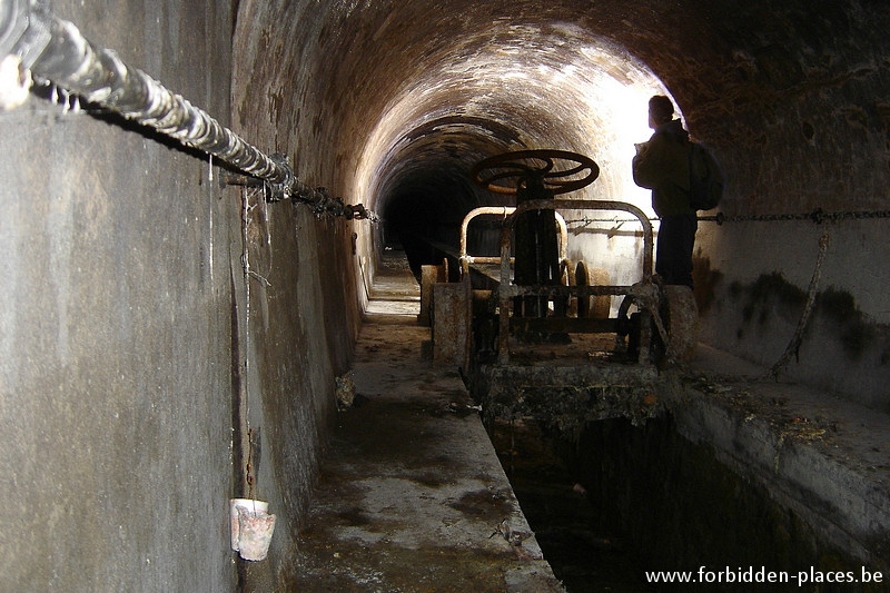 Brussels underground sewers and drains system - (c) Forbidden Places - Sylvain Margaine - Old river Senne, before Bourse station