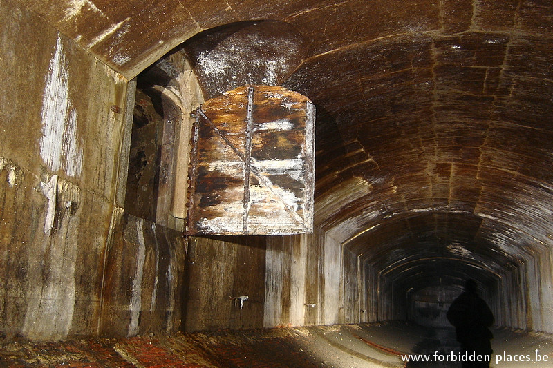 Las alcantarillas de Bruselas - (c) Forbidden Places - Sylvain Margaine - Bourse main sewer