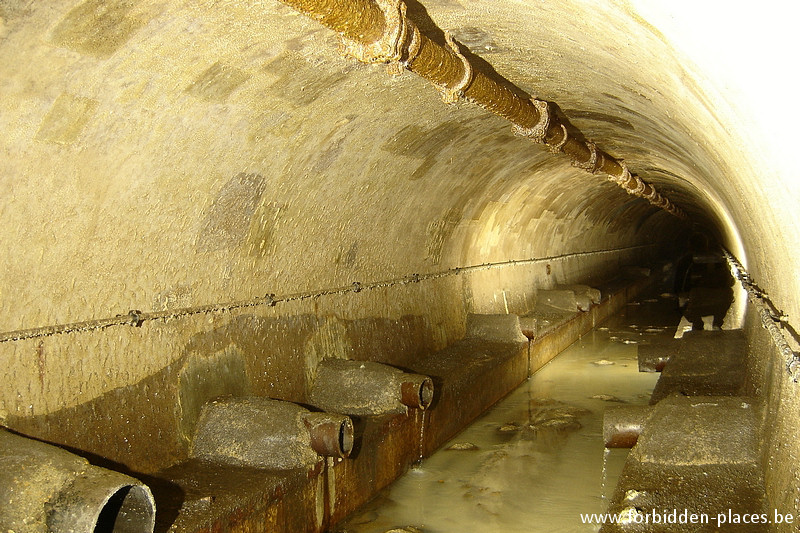 Brussels underground sewers and drains system - (c) Forbidden Places - Sylvain Margaine - Old river Senne, used as a bassin.