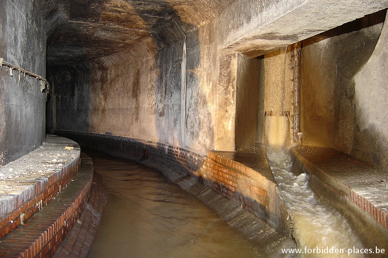 Las alcantarillas de Bruselas - (c) Forbidden Places - Sylvain Margaine - Montagne street main sewer 2