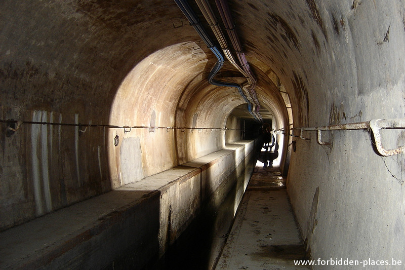 Las alcantarillas de Bruselas - (c) Forbidden Places - Sylvain Margaine - End of the main sewer, left side of the river Senne