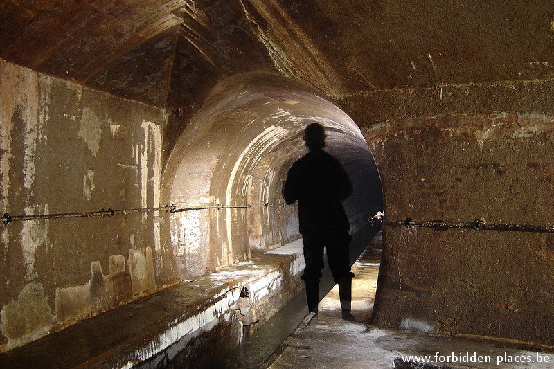 Brussels underground sewers and drains system - (c) Forbidden Places - Sylvain Margaine - Junction between Senne river and Anvers main sewer