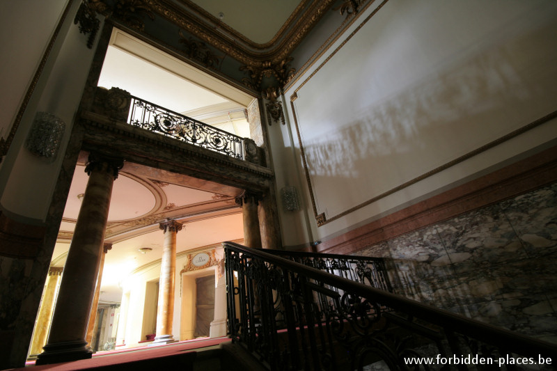 La ópera de los diamantes - (c) Forbidden Places - Sylvain Margaine - Access to the main balcony