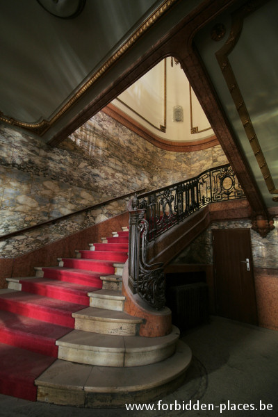 La ópera de los diamantes - (c) Forbidden Places - Sylvain Margaine - Stairs