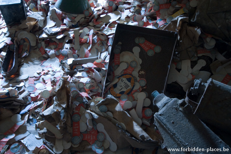 Collignon's brewery, Lécluse - (c) Forbidden Places - Sylvain Margaine - Labels in the cellars