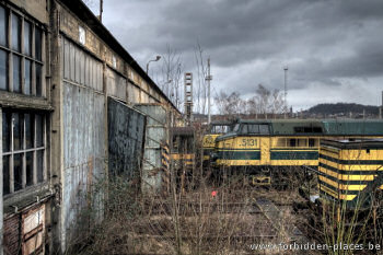 Locomotive's graveyard - Click to enlarge!