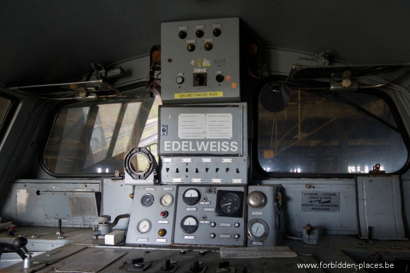 Locomotive's graveyard - (c) Forbidden Places - Sylvain Margaine - Edelweiss' cabin