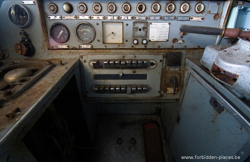 Le cimetière de locomotives - (c) Forbidden Places - Sylvain Margaine - Cabine