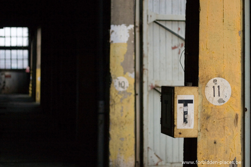 El cementerio de locomotoras - (c) Forbidden Places - Sylvain Margaine - The piers 10 & 11