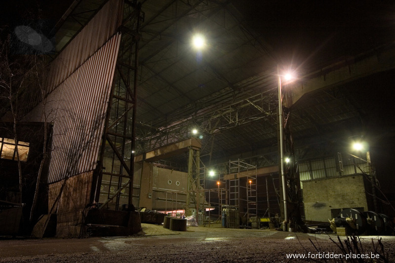 Le chantier naval - (c) Forbidden Places - Sylvain Margaine - Le même, en couleurs.