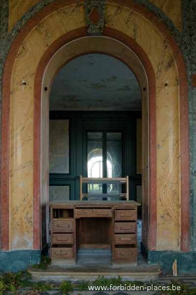 Château Bijou - (c) Forbidden Places - Sylvain Margaine - 9 The colourful arch