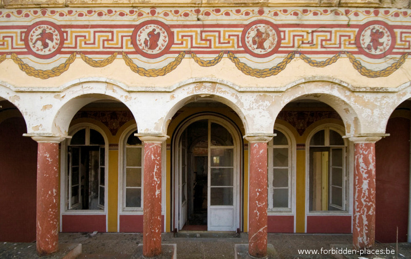 El castillo Bijou - (c) Forbidden Places - Sylvain Margaine - 12 Some frescoes.