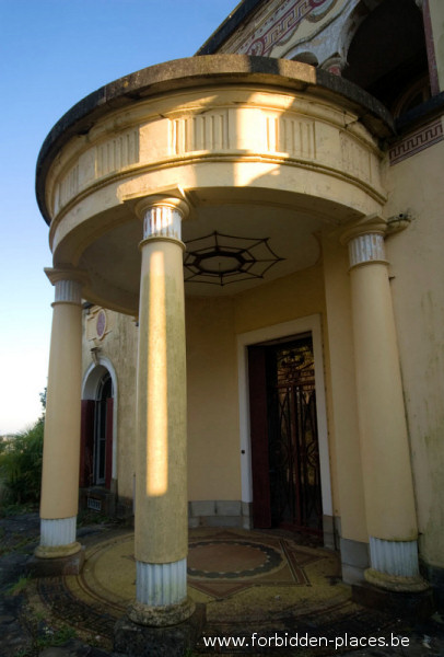 El castillo Bijou - (c) Forbidden Places - Sylvain Margaine - 23 The pretty porch