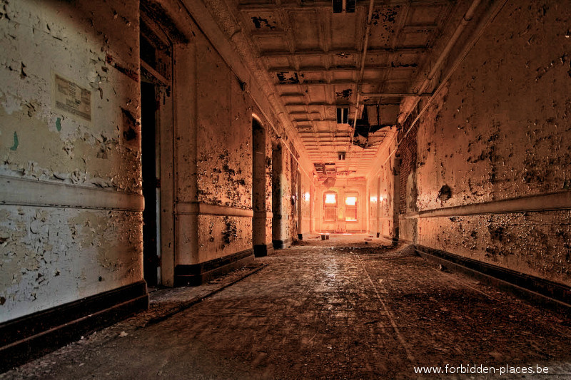 L'asile de Hudson River - (c) Forbidden Places - Sylvain Margaine - 2 - Couloir
