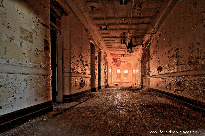 Hudson River State Hospital - (c) Forbidden Places - Sylvain Margaine - 2 - Hall