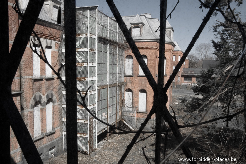 Hudson River State Hospital - (c) Forbidden Places - Sylvain Margaine - 4 - Wanna escape?